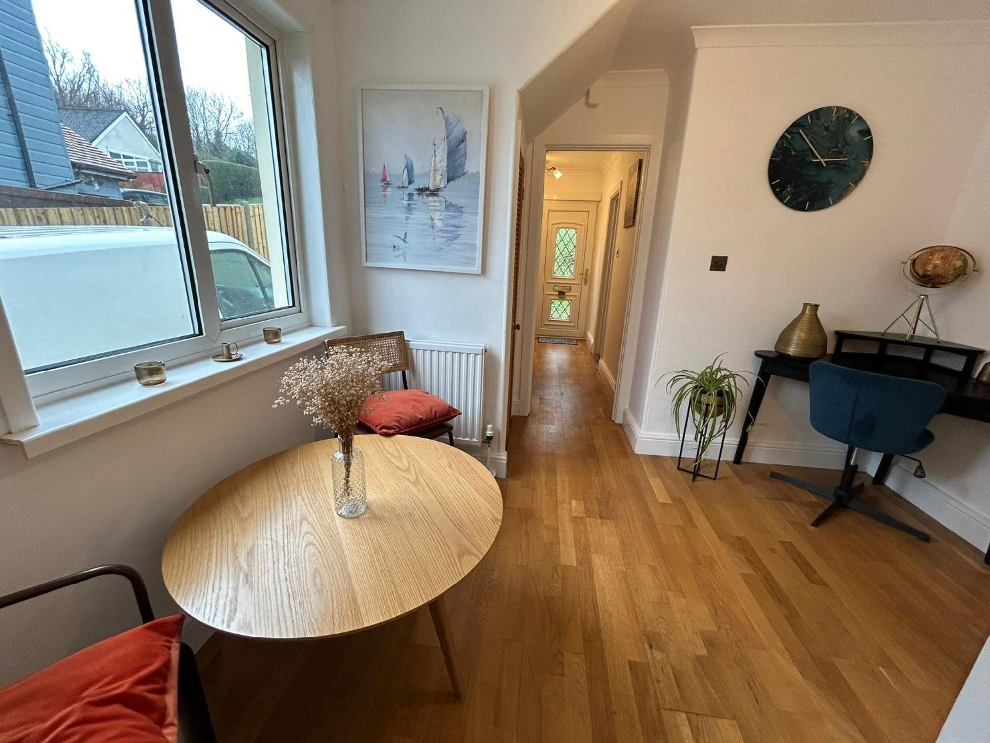 Entire 4-Bed, Near Town Centre Villa Фалмът Екстериор снимка